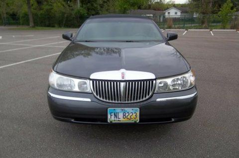 well maintained 2000 Lincoln Town Car Executive Limousine for sale
