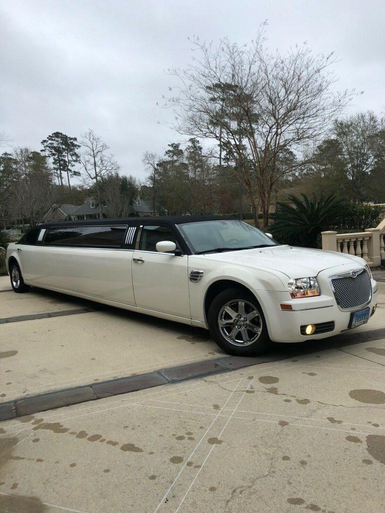 well maintained 2007 Chrysler 300 Series limousine