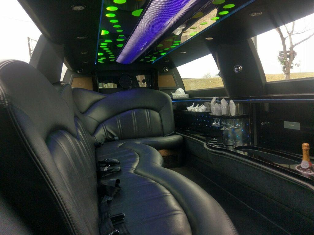 loaded 2014 Lincoln MKT limousine