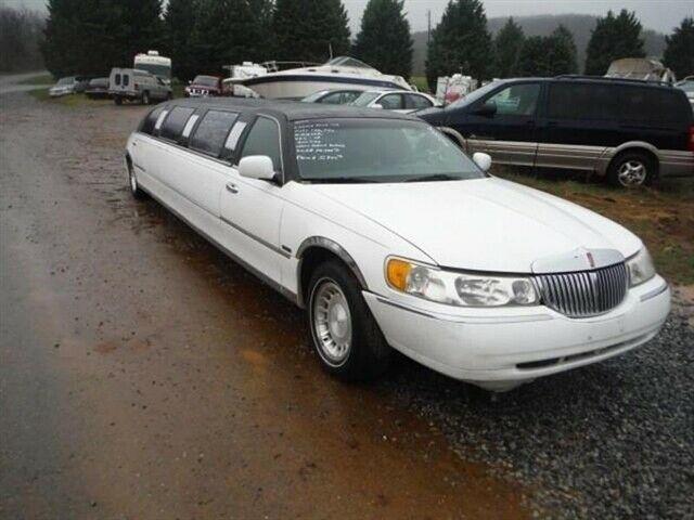 solid 2000 Lincoln Town Car LIMOUSINE