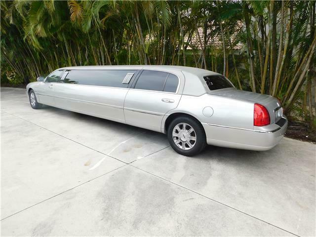 great running 2011 Lincoln Town Car Executive limousine