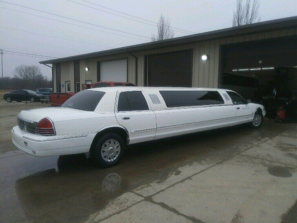 low miles 2007 Mercury Grand Marquis lmousine