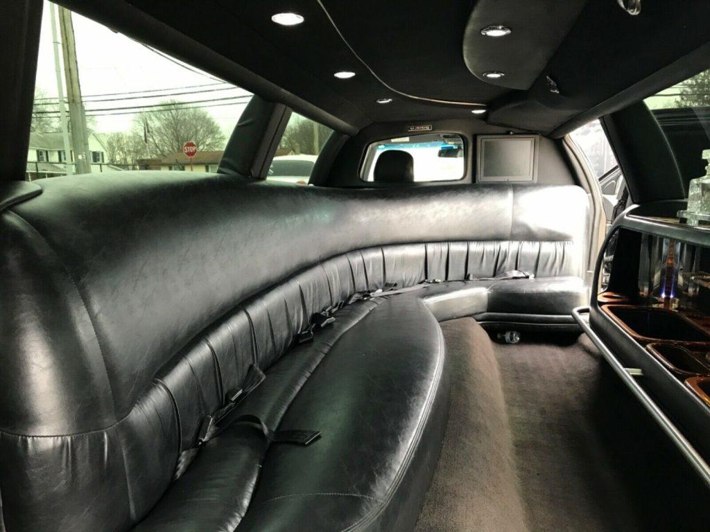 well serviced 2007 Lincoln Town Car Limousine