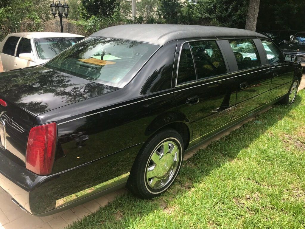 very clean 2004 Cadillac 6 door limousine