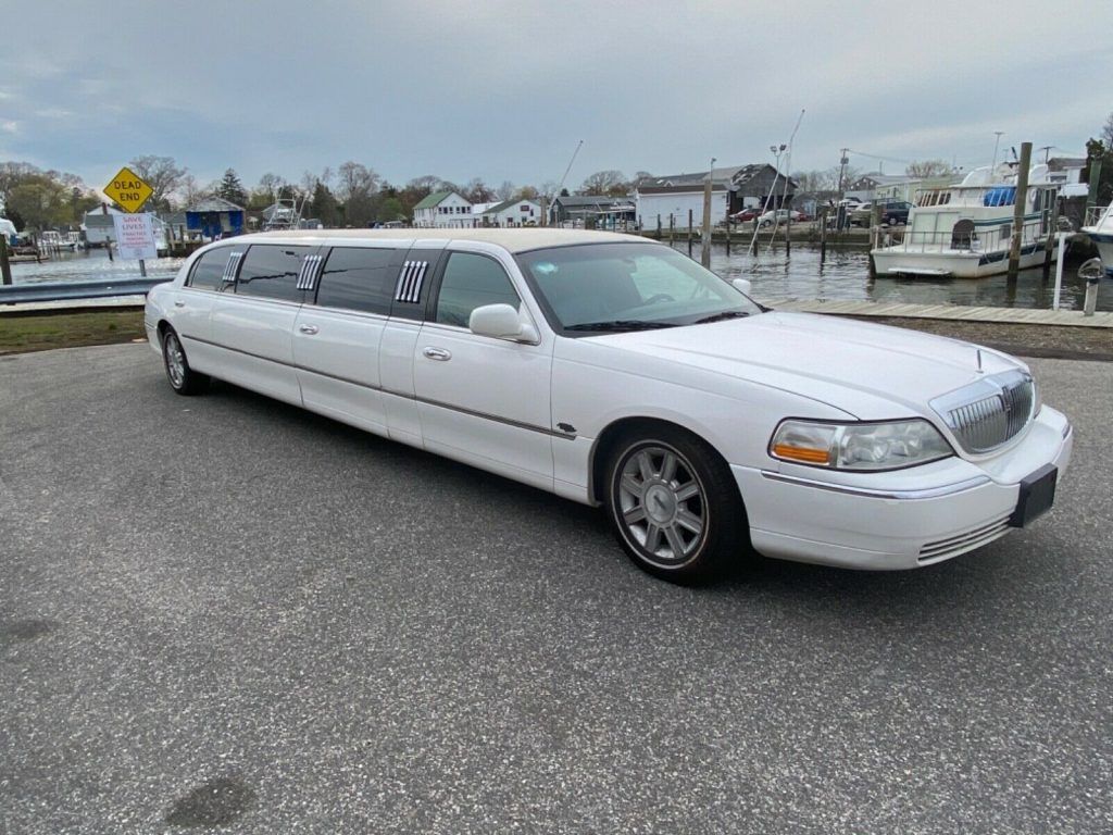 great shape 2009 Lincoln Town Car EXECUTIVE limousine
