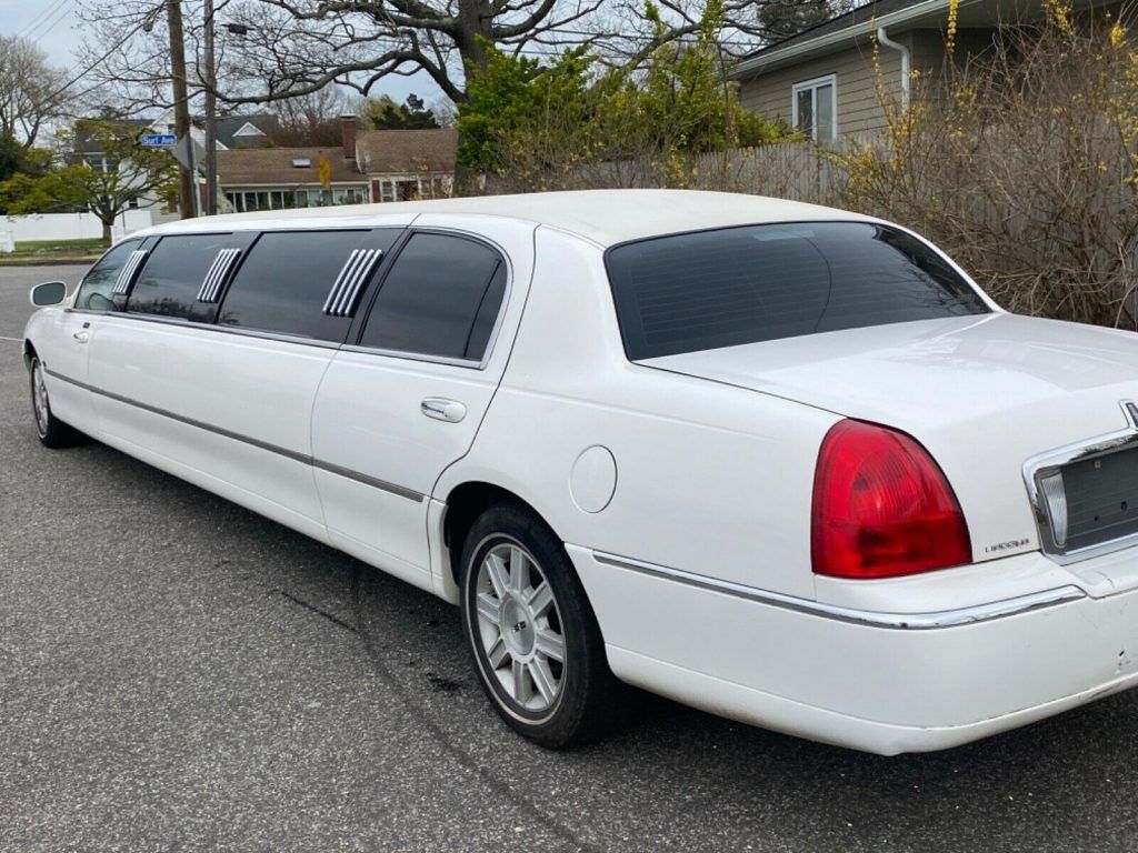 great shape 2009 Lincoln Town Car EXECUTIVE limousine