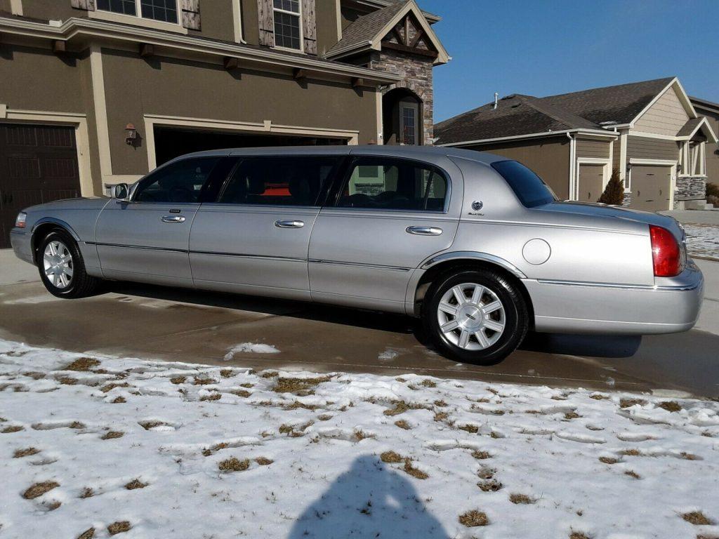 rust free 2005 Lincoln Town Car Executive Limousine
