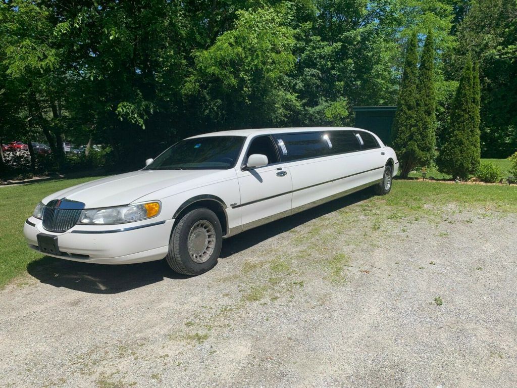 well maintained 2002 Lincoln Limousine