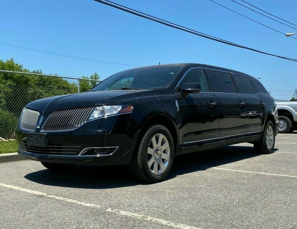 almost never driven 2016 Lincoln MKT limousine