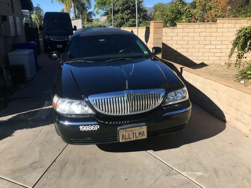 never damaged 2007 Lincoln Town Car limousine