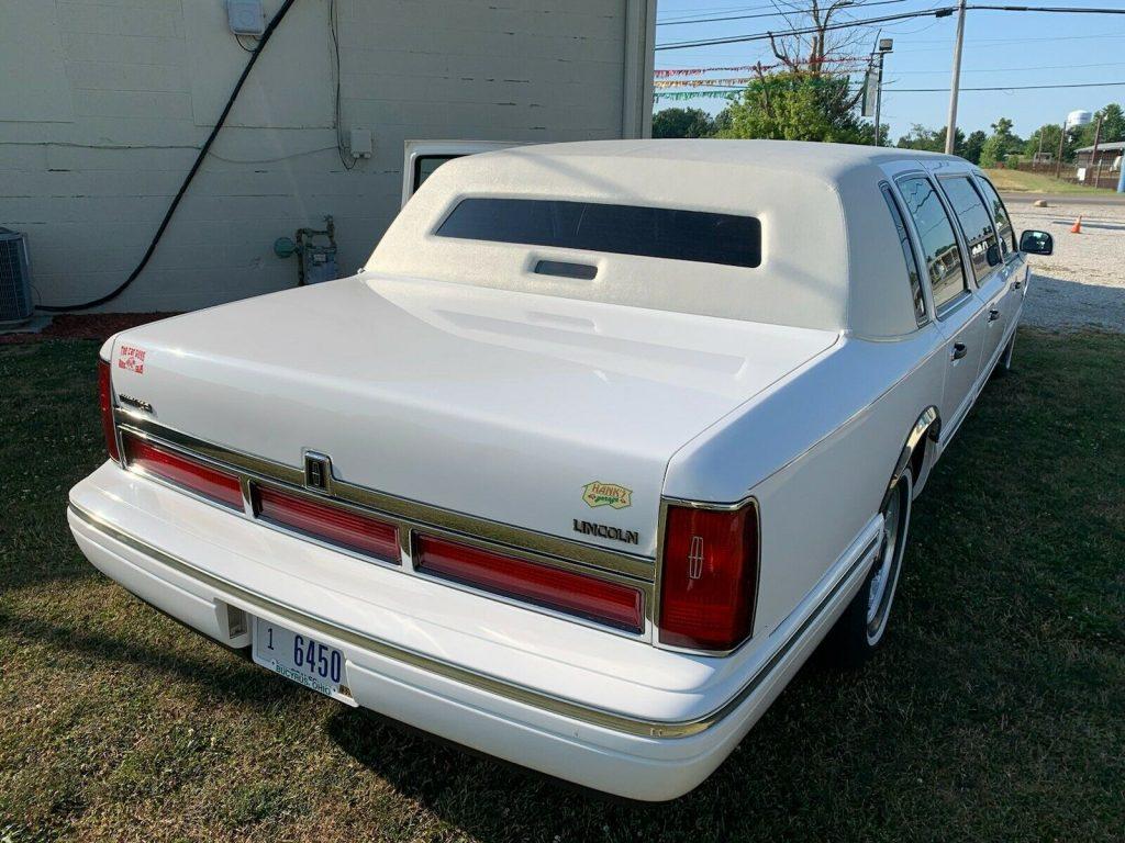 Absolutely gorgeous 1996 Lincoln Town Car limousine