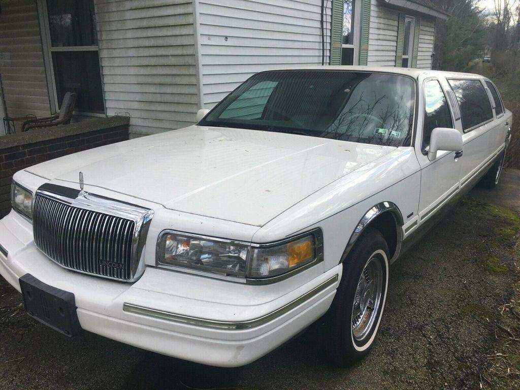 Well maintained 1996 Lincoln Town Car EXECUTIVE limousine