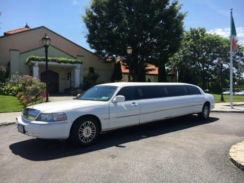 very nice 2006 Lincoln Town Car Executive Limousine for sale