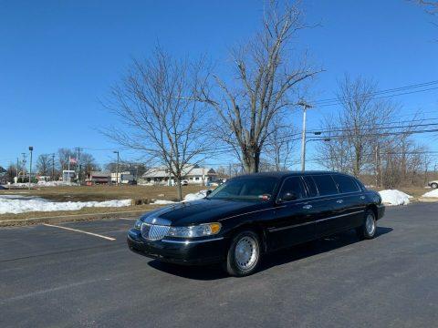 1999 Lincoln Town Car limousine [extremely clean] for sale
