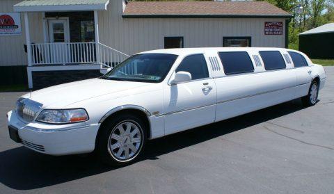 2004 Lincoln Town Car Executive limousine [stunning limo] for sale
