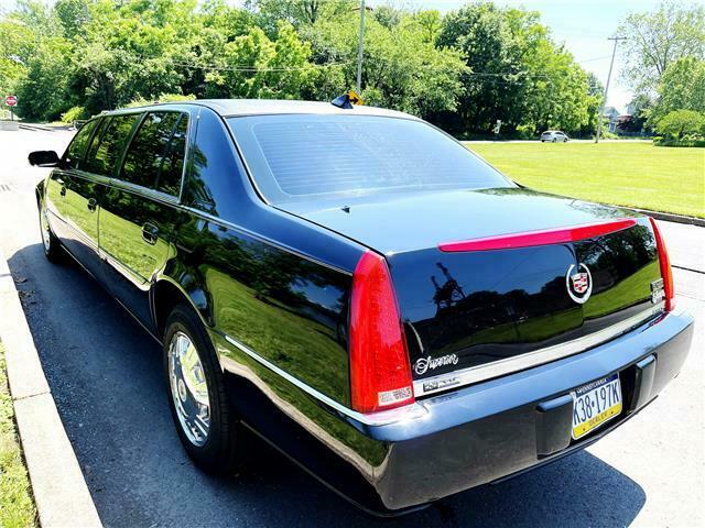 2010 Cadillac DTS Superior Limousine [premium equipment]