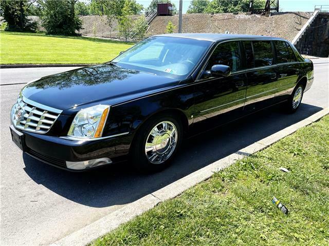 2010 Cadillac DTS Superior Limousine [premium equipment]