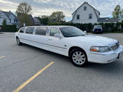 2006 Lincoln Town Car Limousine [lots of repairs] for sale