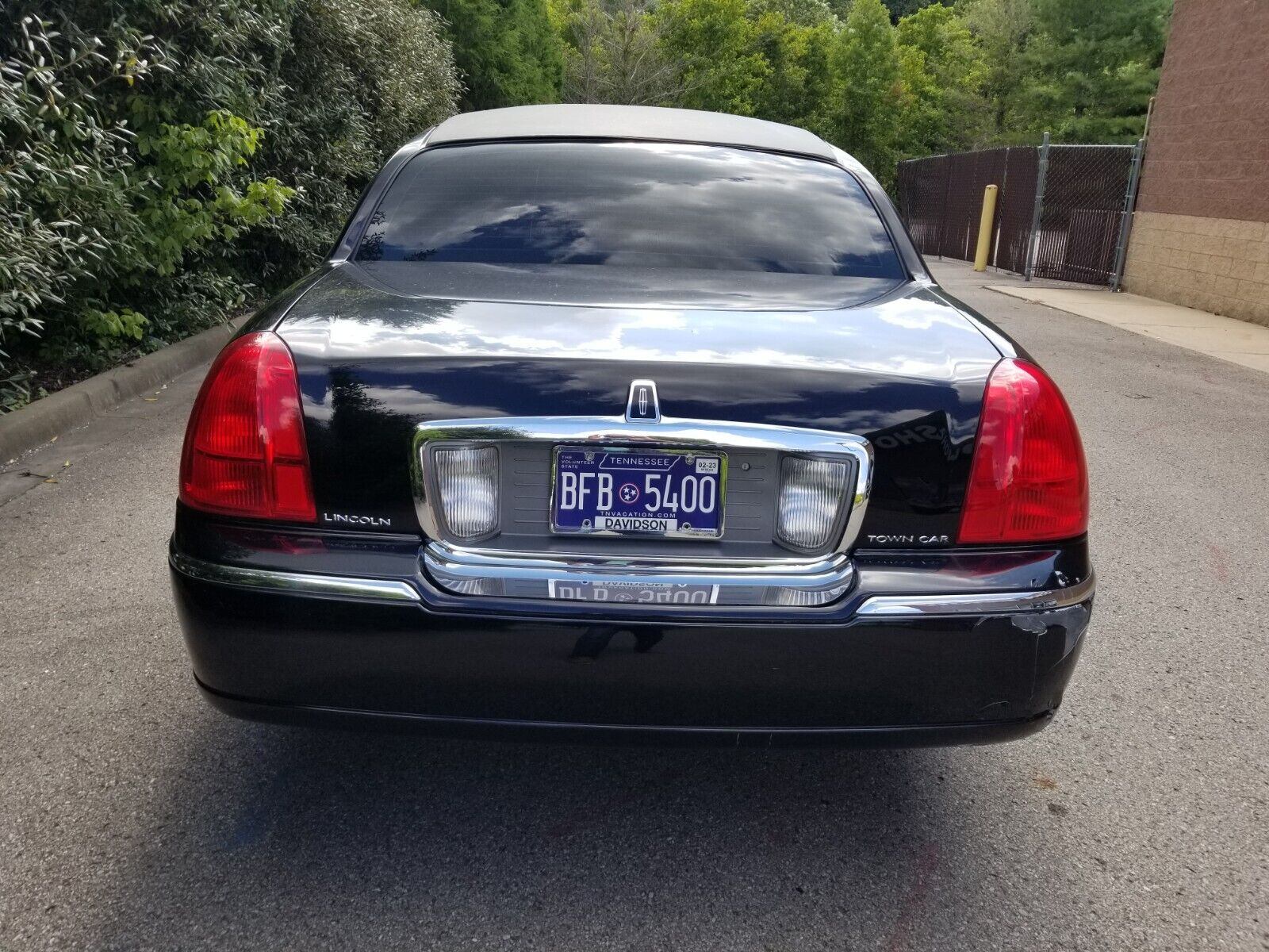 2003 Lincoln Town Car limousine [minor dents] for sale