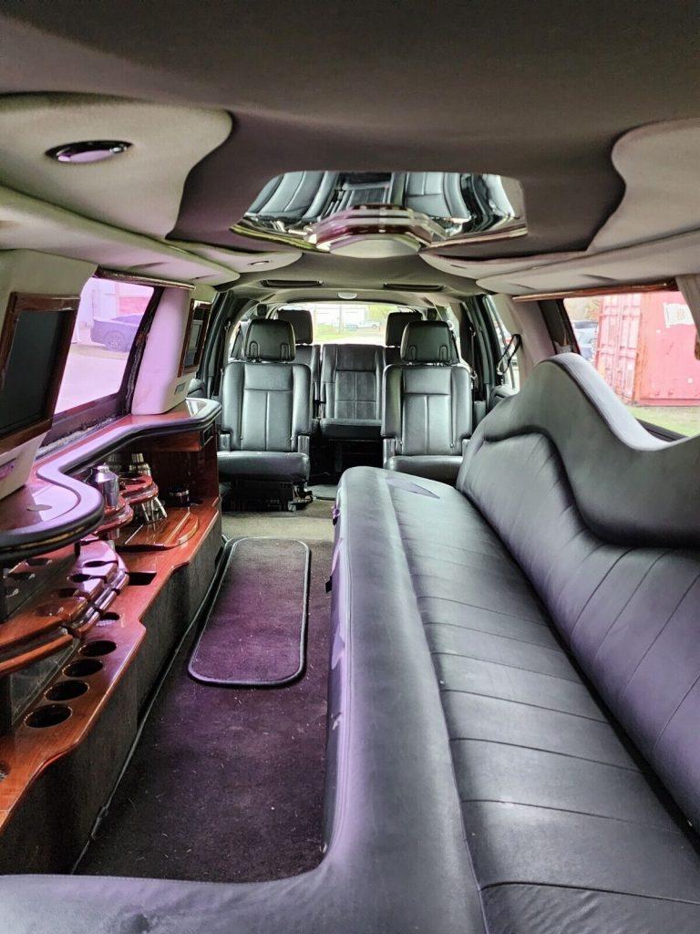 2008 Lincoln Navigator limousine [drives nicely]