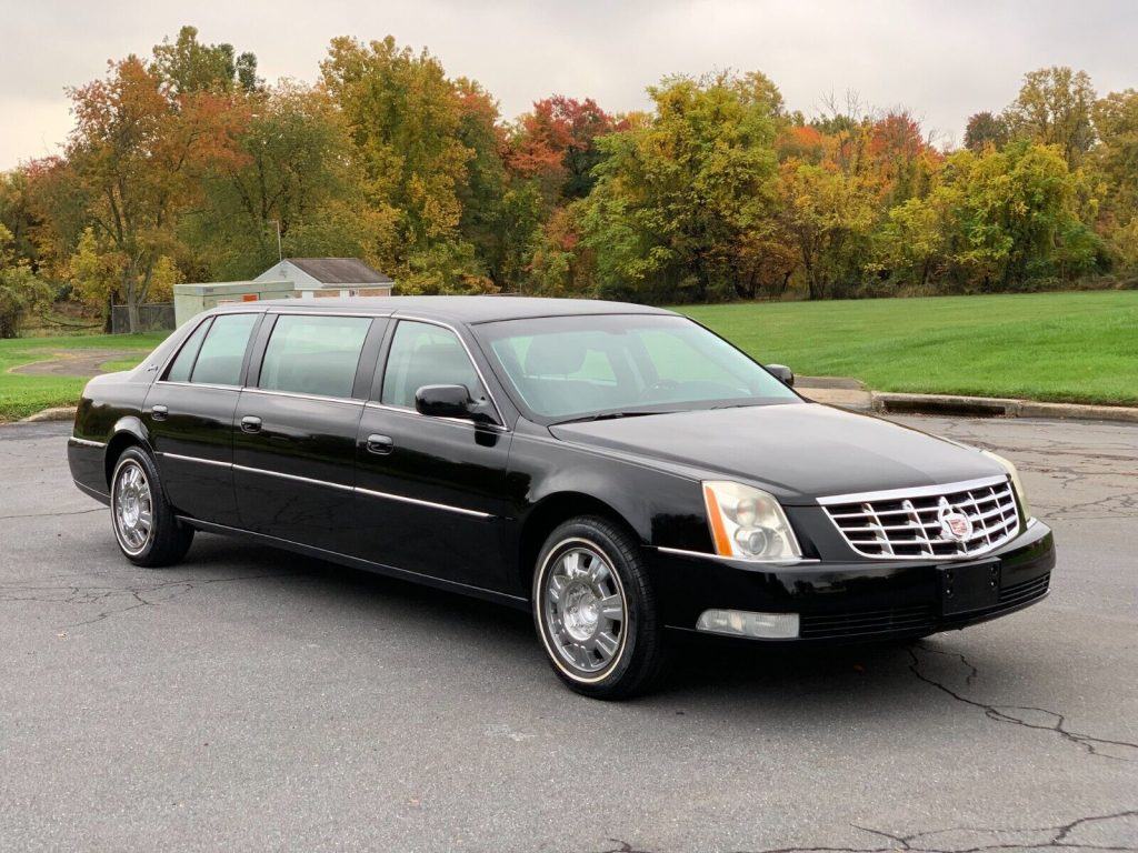2010 Cadillac DTS limousine [extremely clean]