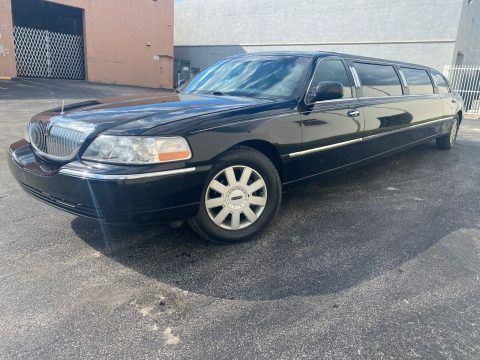 2006 Lincoln Town Car limousine [very clean] for sale