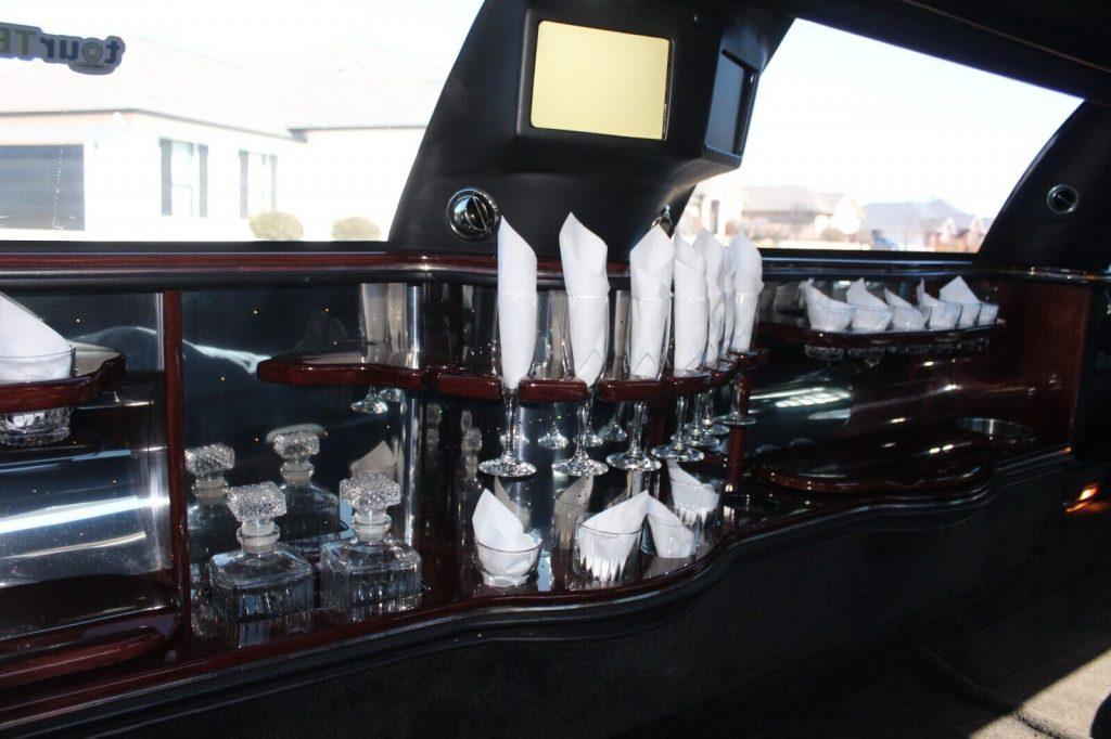 2005 Lincoln Town Car limousine [ready for service]