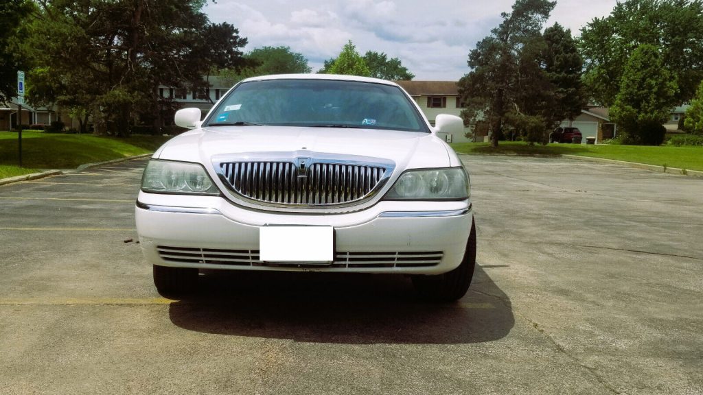 2011 Lincoln Town Car Executive limousine [very solid]