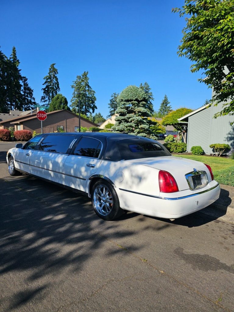 1999 Lincoln Town Car Executive Limousine [perfect shape]