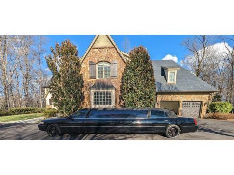2009 Lincoln Town Car Executive limousine [professionally converted] for sale