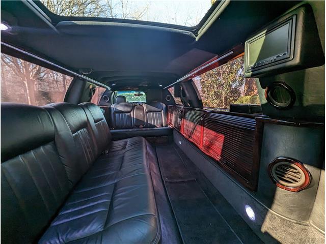 2009 Lincoln Town Car Executive limousine [professionally converted]