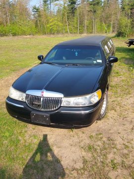 2002 Lincoln Town Car Executive Royal limousine [runs and drives good] for sale