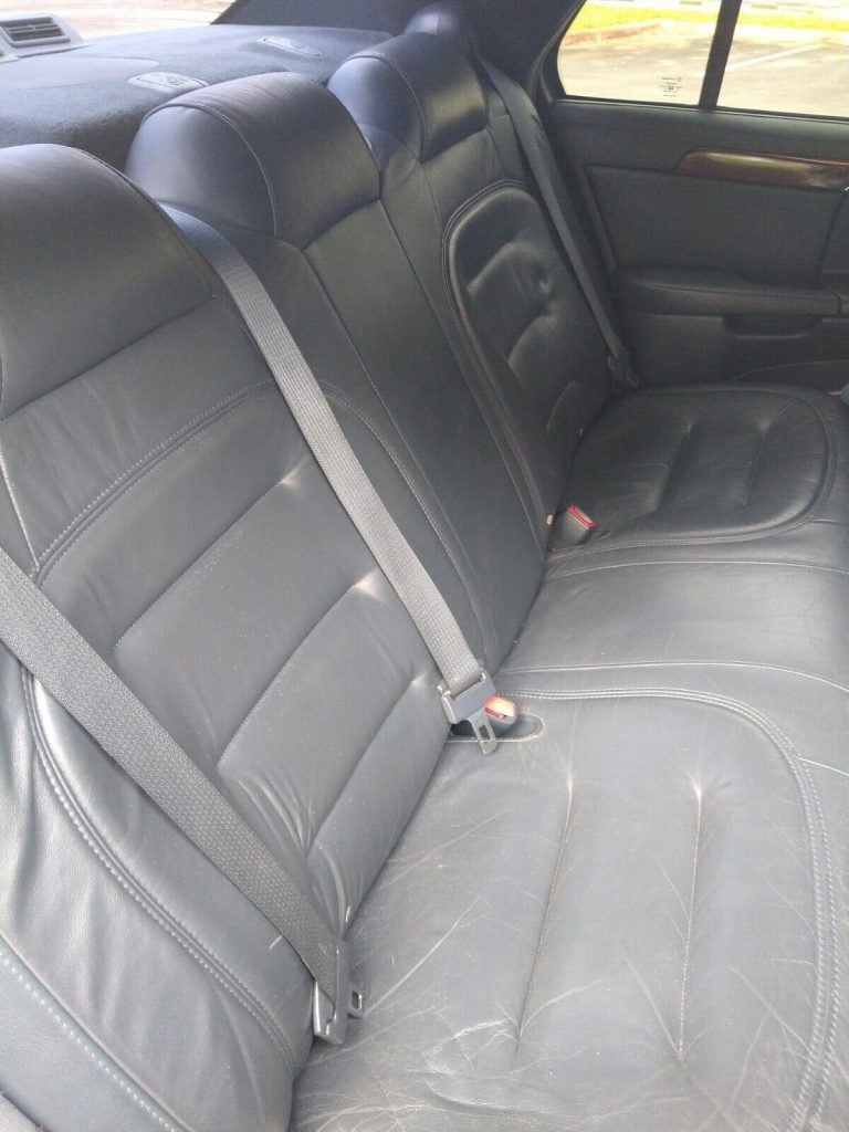 2003 Cadillac Deville Limousine [Interchangeable Seats]