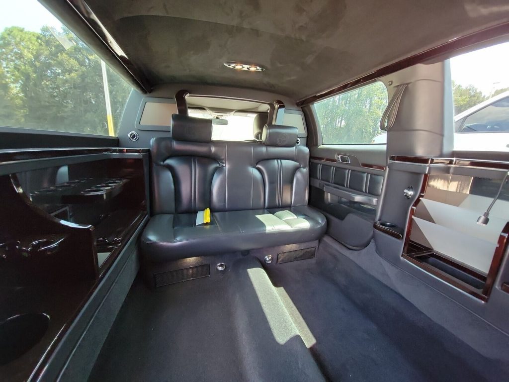 2014 Lincoln MKT limousine [excellent shape]