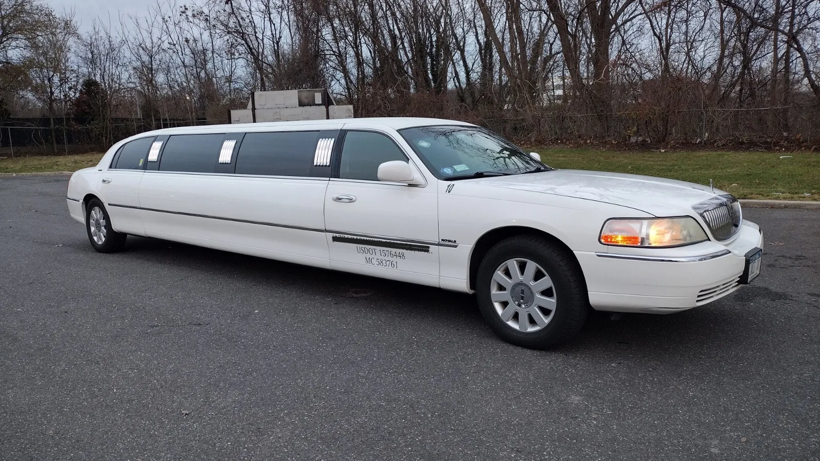 2005 Lincoln Town Car limousine [well maintained] for sale