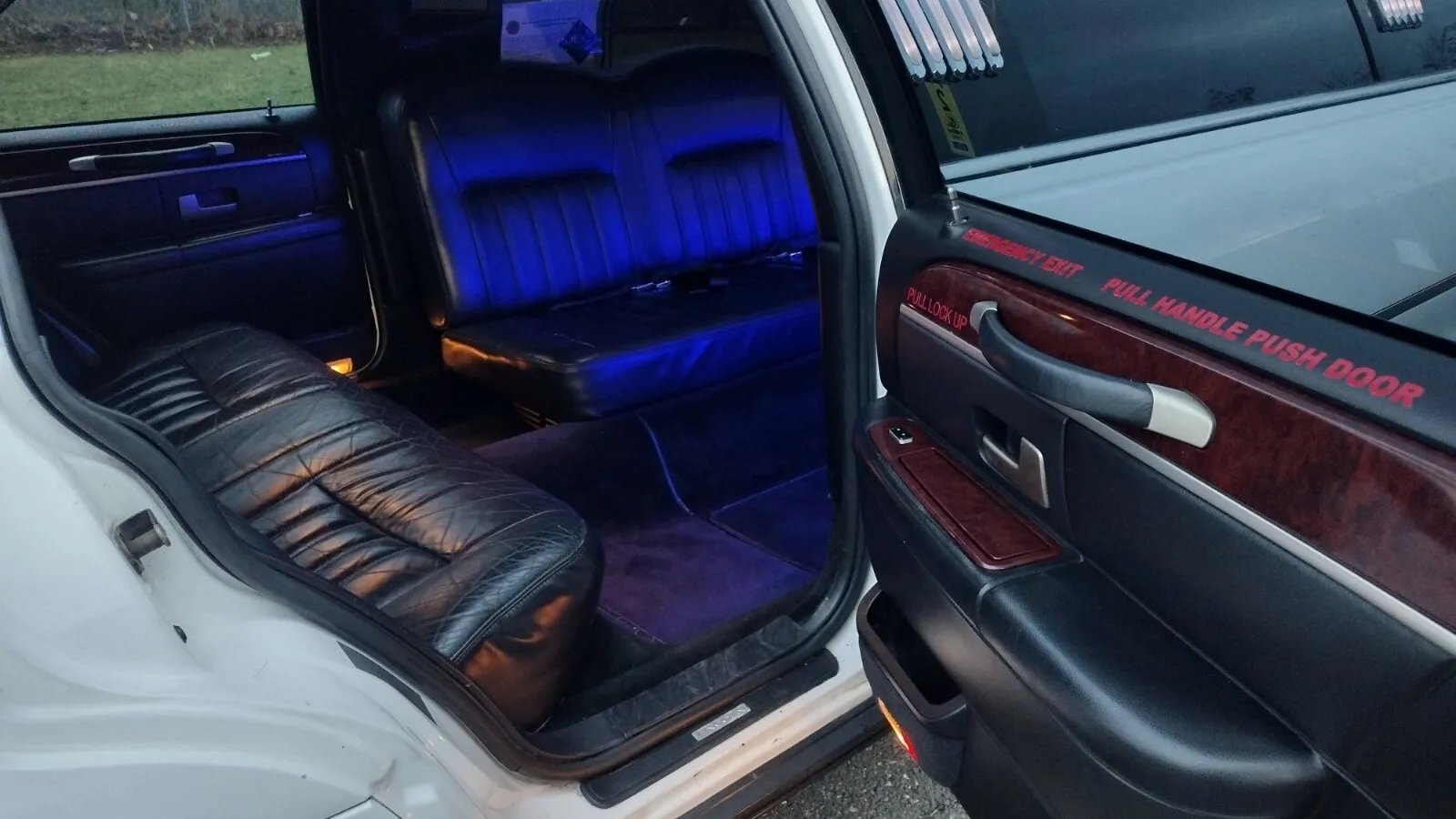 2005 Lincoln Town Car limousine [well maintained]