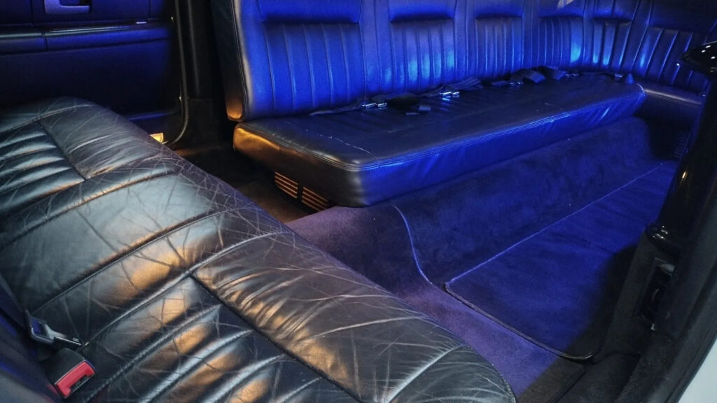 2005 Lincoln Town Car limousine [well maintained]