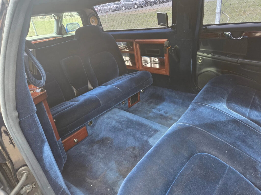 2004 Cadillac Professional Stretch Presidential Limousine by Dabryan Coach