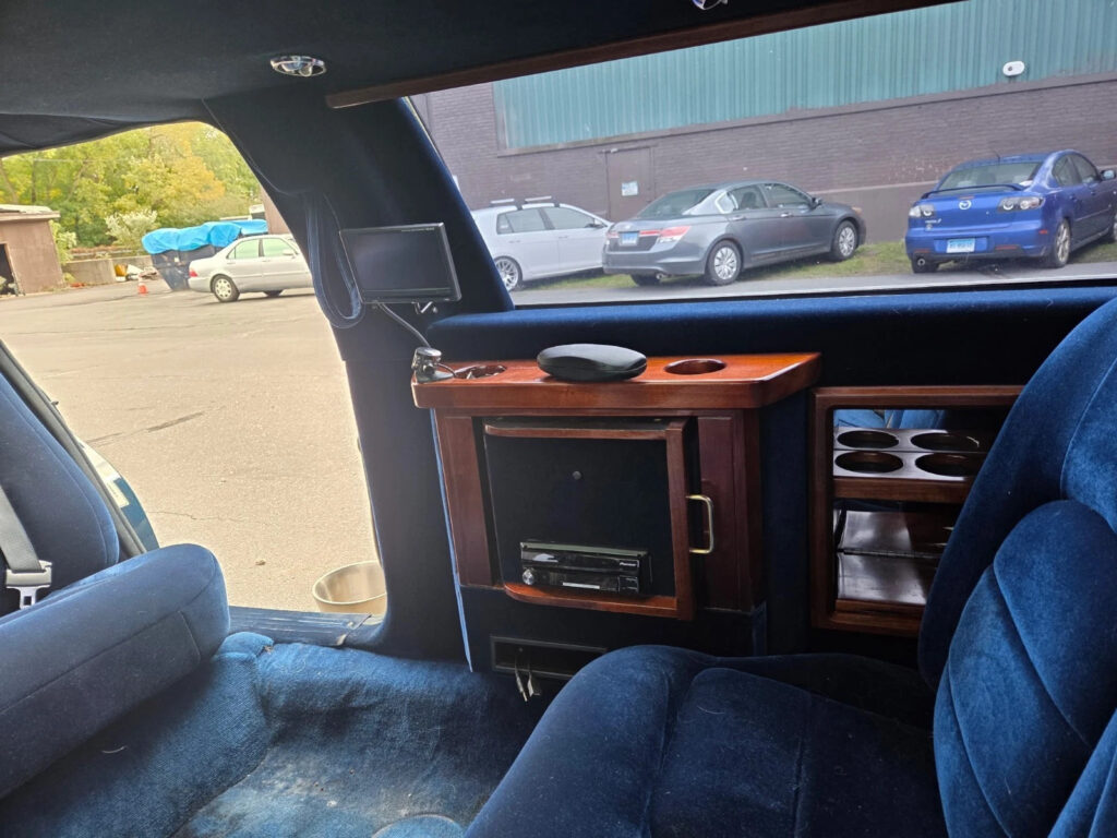 2004 Cadillac Professional Stretch Presidential Limousine by Dabryan Coach