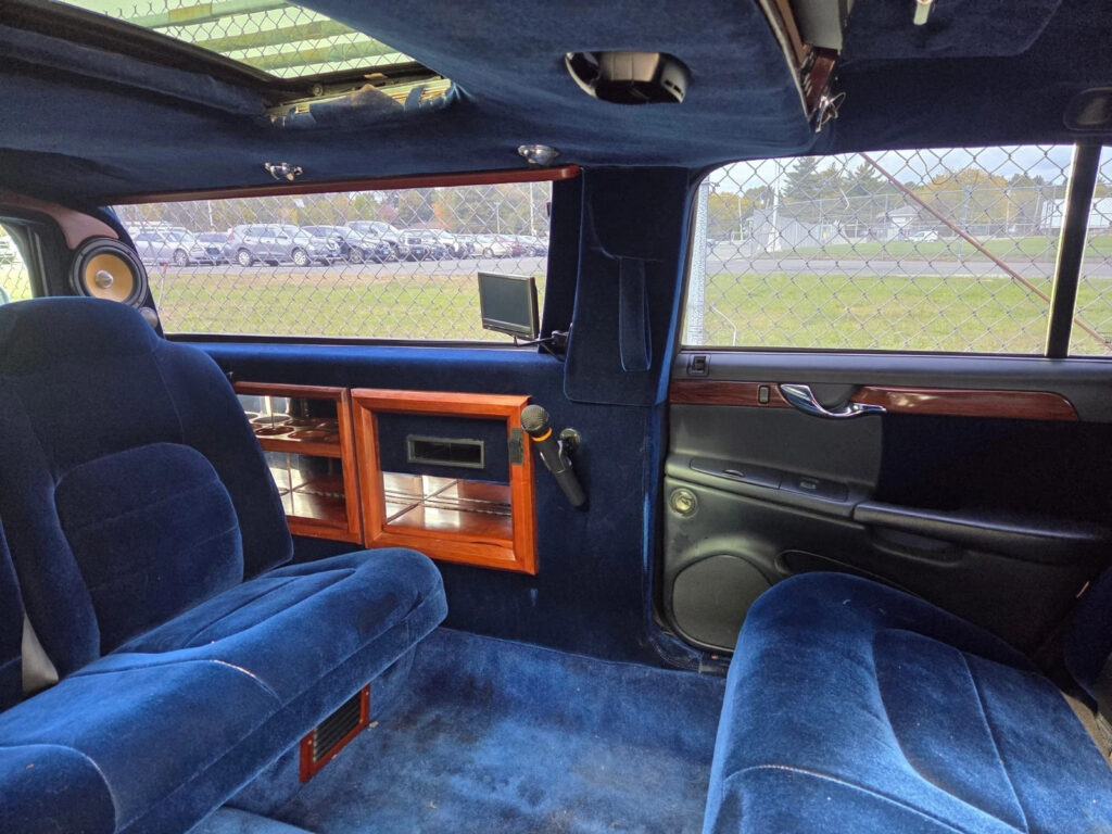 2004 Cadillac Professional Stretch Presidential Limousine by Dabryan Coach