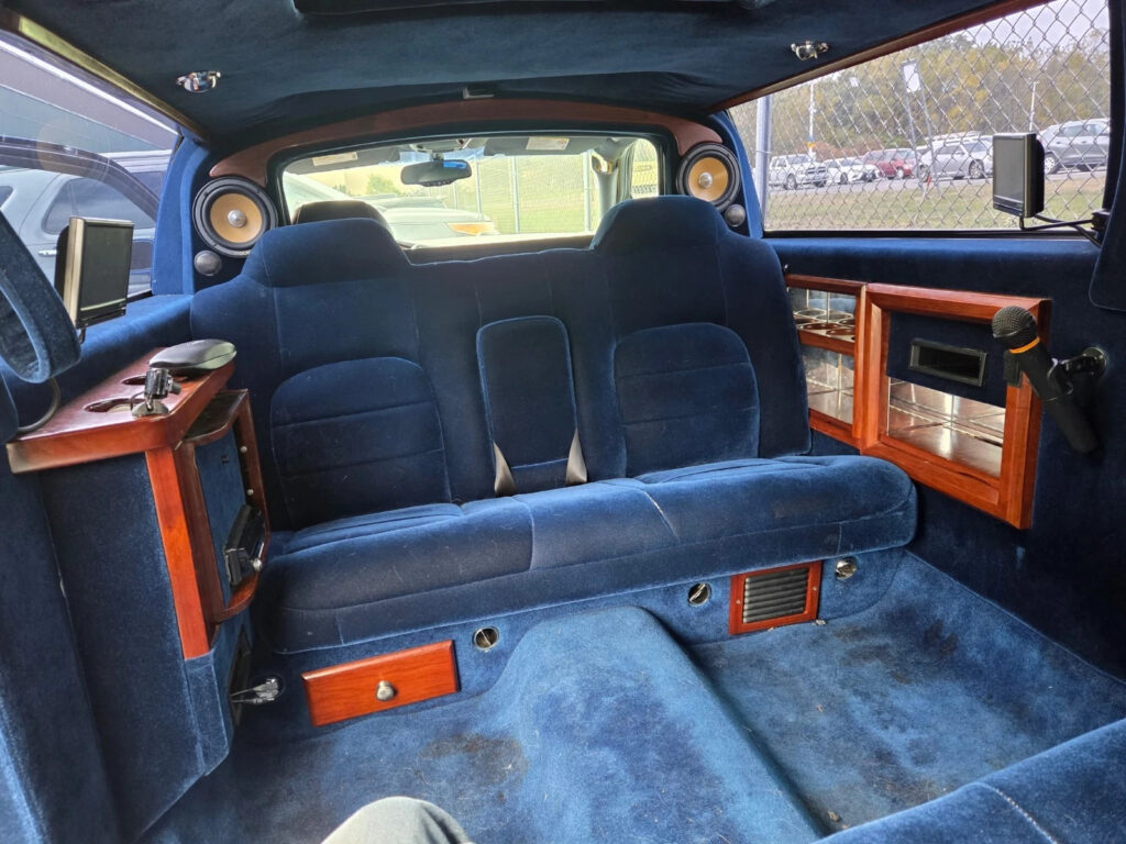 2004 Cadillac Professional Stretch Presidential Limousine by Dabryan Coach